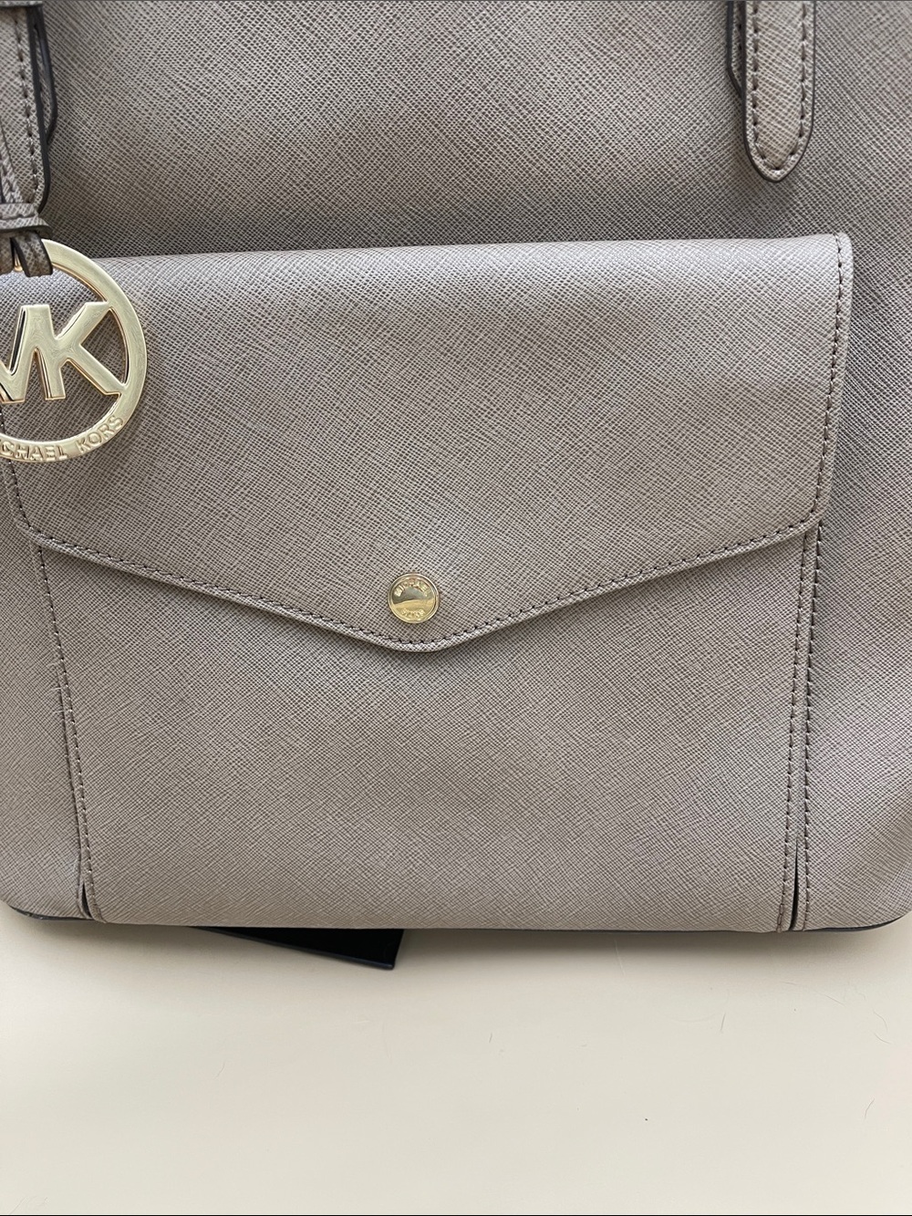 Michael Kors Gray Saffiano Tote with Front Pocket and MK Charm Beautiful Bag - Picture 3 of 11
